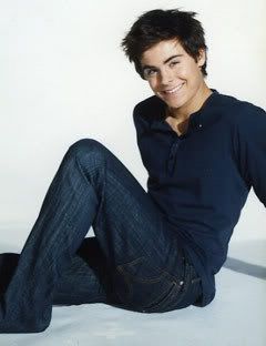 Zack Effron Pictures, Images and Photos