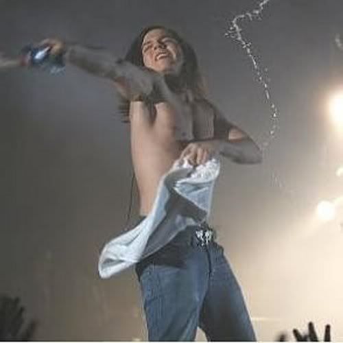 Georg !Liquidize! shirtless