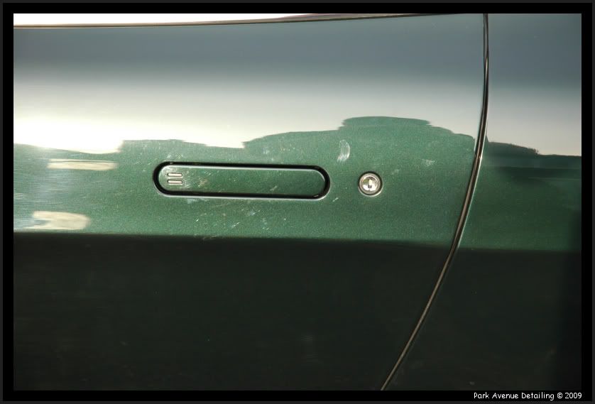 AstonMartinV8Vantage004.jpg