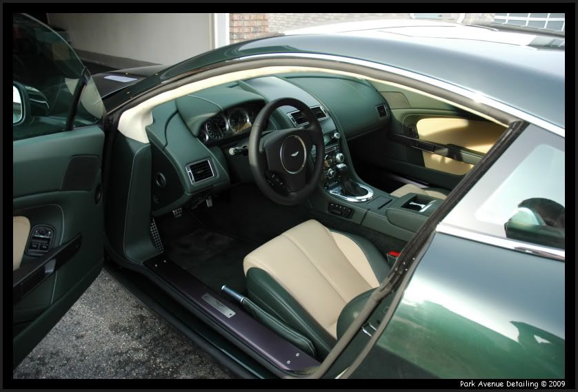 AstonMartinV8Vantage010.jpg