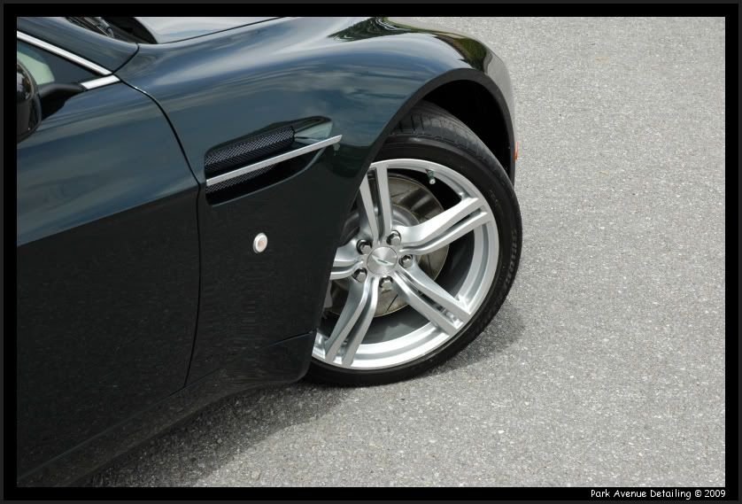 AstonMartinV8Vantage052.jpg