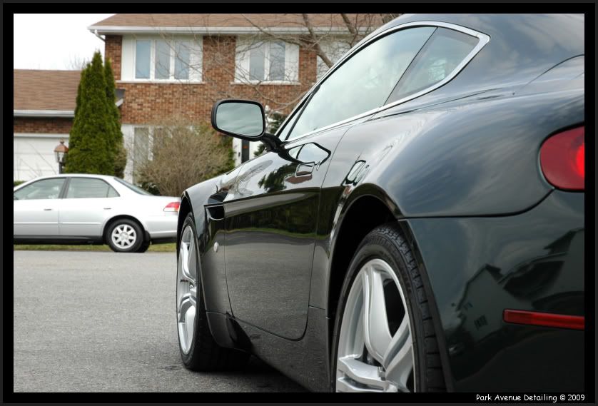 AstonMartinV8Vantage063.jpg