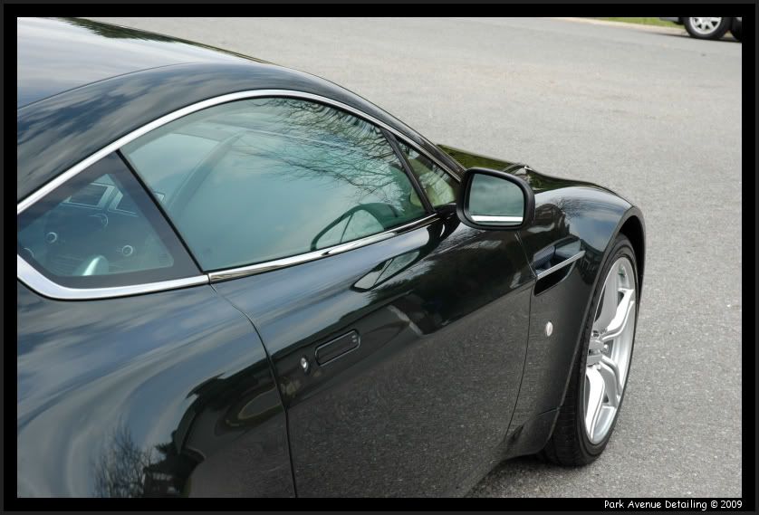 AstonMartinV8Vantage064.jpg