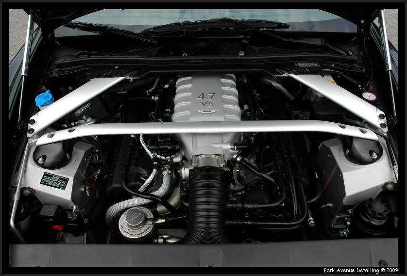 AstonMartinV8Vantage084.jpg