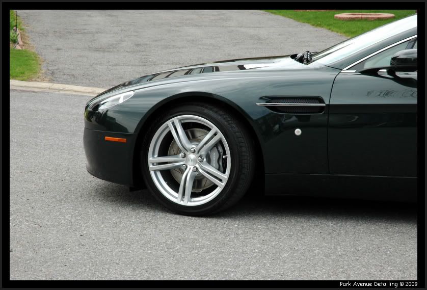 AstonMartinV8Vantage087.jpg