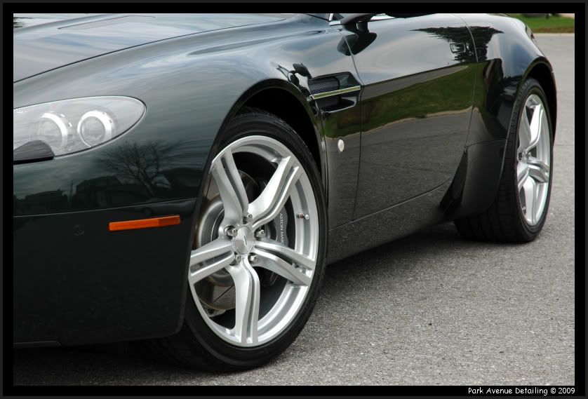 AstonMartinV8Vantage089.jpg