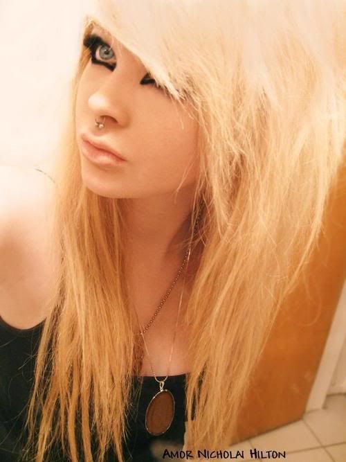 Emo Hair Styles With Image Emo Girls Hairstyle With Long Blond Emo Hair Picture 3