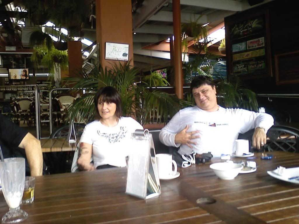 0321101101-00.jpg is he flirting with me? picture by majorboot