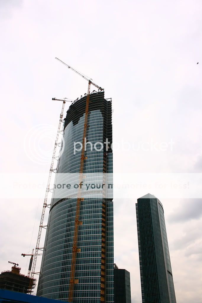 И строй здания которые. Стройка многоквартирного дома. Лахта центр стройка. И строй здания которые. Строящийся дом.