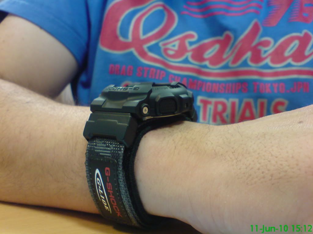 removing g shock strap